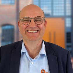 Hugo S. Holm
Adm. Direktør