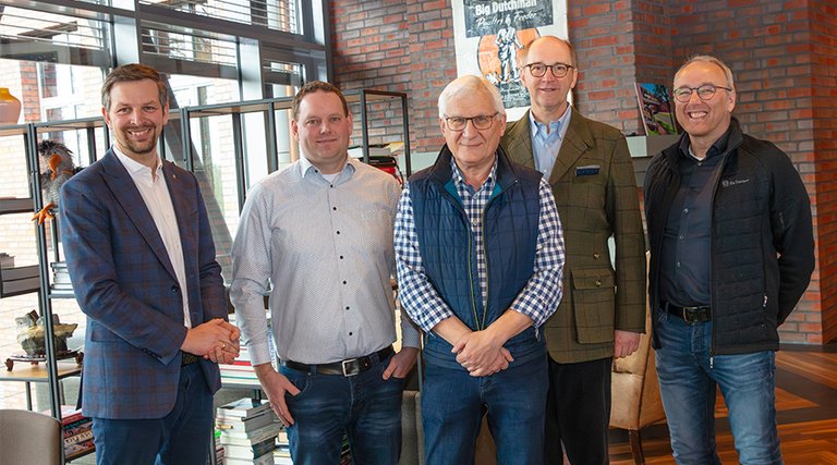 Big Dutchman wünscht zum Abschied alles Gute (von li. nach re.): Martin Prang, Sascha van der Meer, Klaus Lammers, Bernd Meerpohl und Willi Lampe 