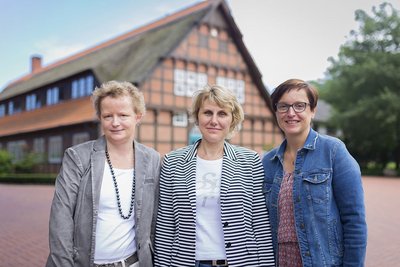 Silberjubilarinnen Astrid Wilking, Lena Wolf und Kerstin Barkhoff (v. li.) 