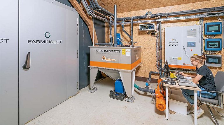 Изображение 2: Жидкое кормление с компьютерным управлением Источник: Better Insect Solutions