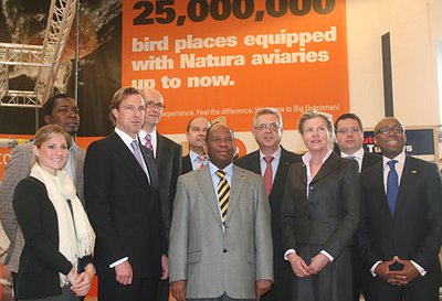 Der Botschafter von Mosambik, Amadeu da Conceicao, zu Gast bei Big Dutchman.