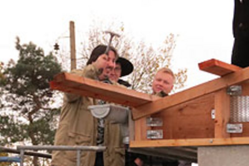 Открытие корпуса с оборудованием для доращивания поросят